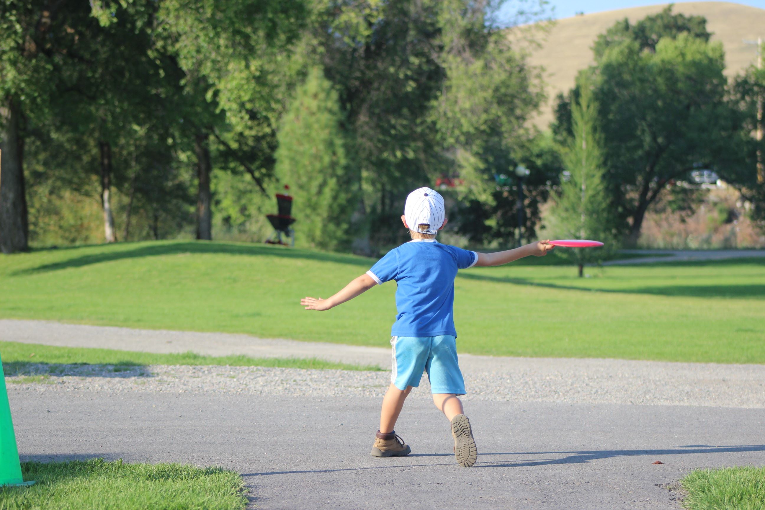 Folf in the Parks 2014 - Kid Throwing...awesome shot!
